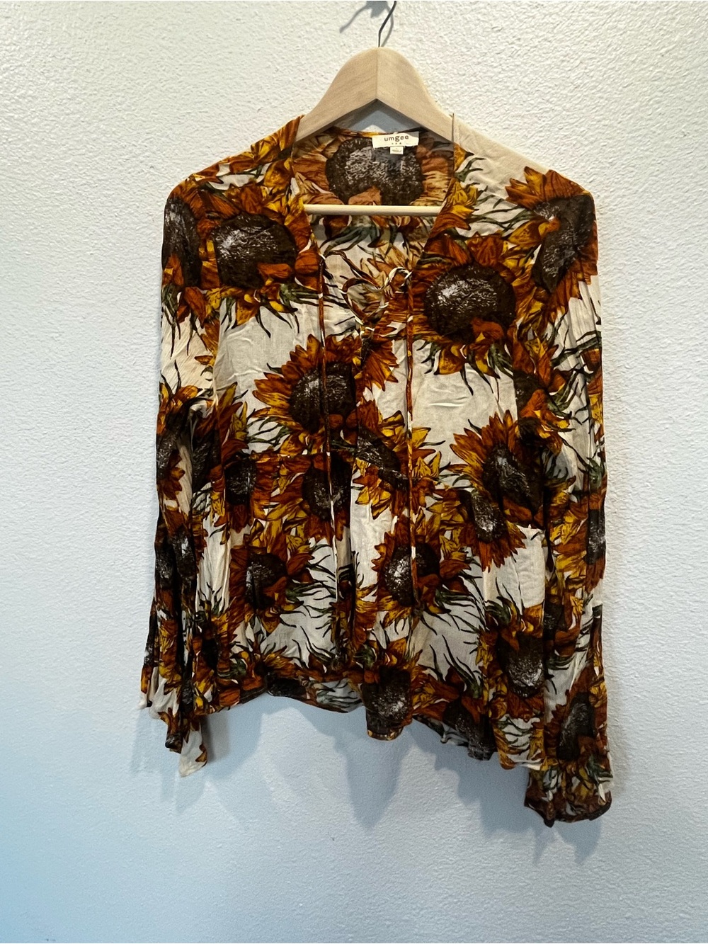 Umgee Sunflower-Print Button Blouse - White,‎ Brown & Gold